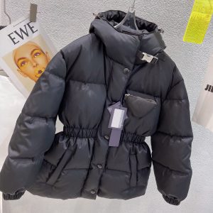 Doudoune cintrée noire pour femme en duvet de canard